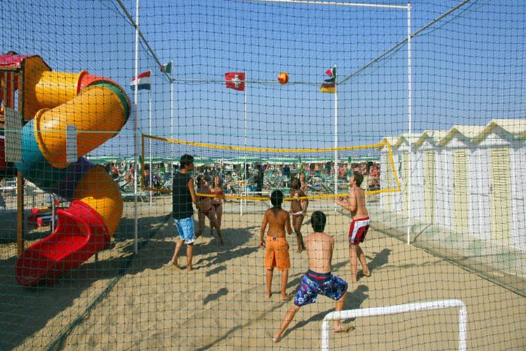 spiaggia-riccione-campo-beach-volley (1)